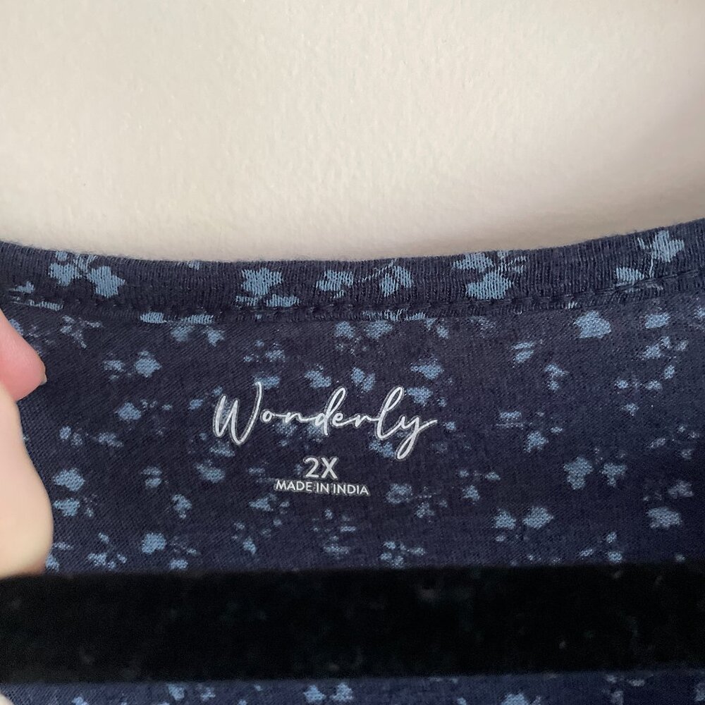 Like New Wonderly Navy Floral Babydoll Tee with Buttons Deep V-Neck Size 2X - Picture 6 of 7
